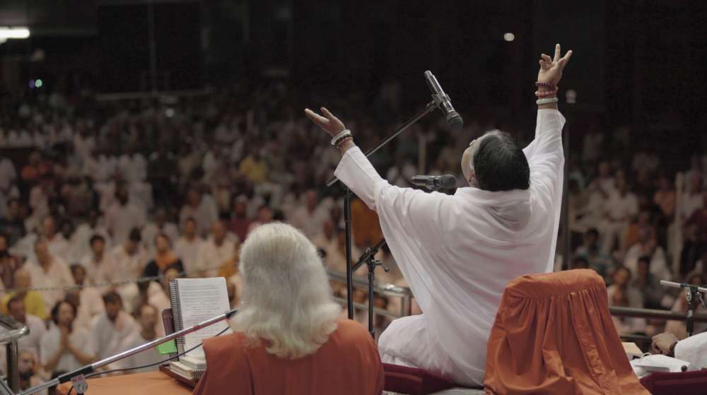 Amma's Way - Un abbraccio al mondo