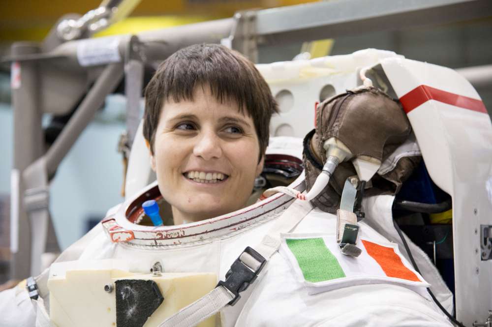 Astrosamantha - La donna dei record nello spazio