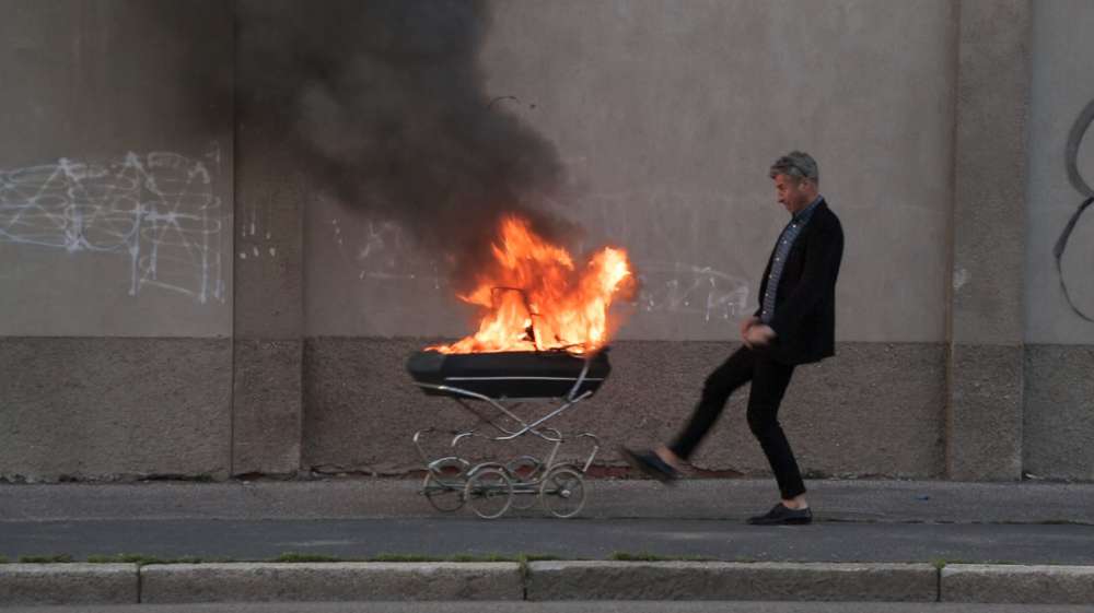 Maurizio Cattelan: Be Right Back - Il film