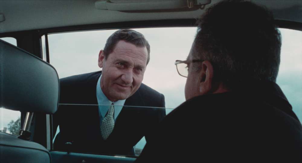 Siamo in un film di Alberto Sordi?